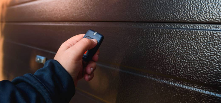 automatic door opener with remote control in Rodeo